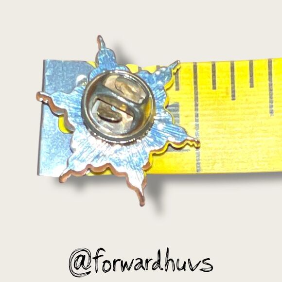 Vintage Sparkling Rhinestone Starburst Pin – Iridescent Center Stone - Picture 4 of 8